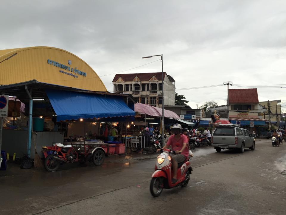 23388_ด้านหน้าตลาด.jpg