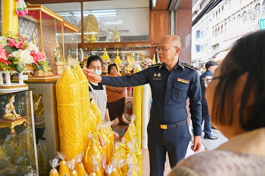 พาณิชย์ สคบ.และสำนักงานเขตกรุงเทพฯ  เข้มบูรณาการติดตามสถานการณ์การจำหน่ายชุดสังภัณฑ์ ชุดไทยธรรม  และเทียนพรรษา ในช่วงเทศกาลวันอาสาฬหบูชา วันเข้าพรรษา
