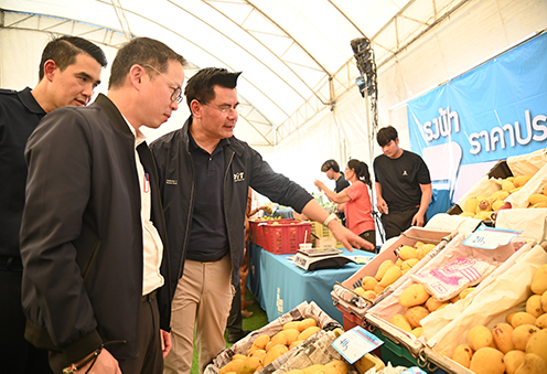 “พาณิชย์” ลดราคาจุกๆ!! ขนสินค้ากว่าพันรายการมาไว้ที่งาน “ธงฟ้าราคาประหยัด จ.หนองคาย”