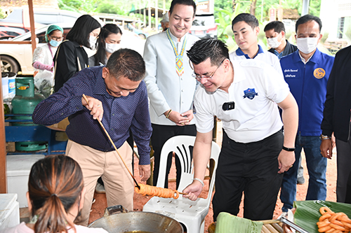 หมู่บ้านทำมาค้าขายกระจูดวรรณี