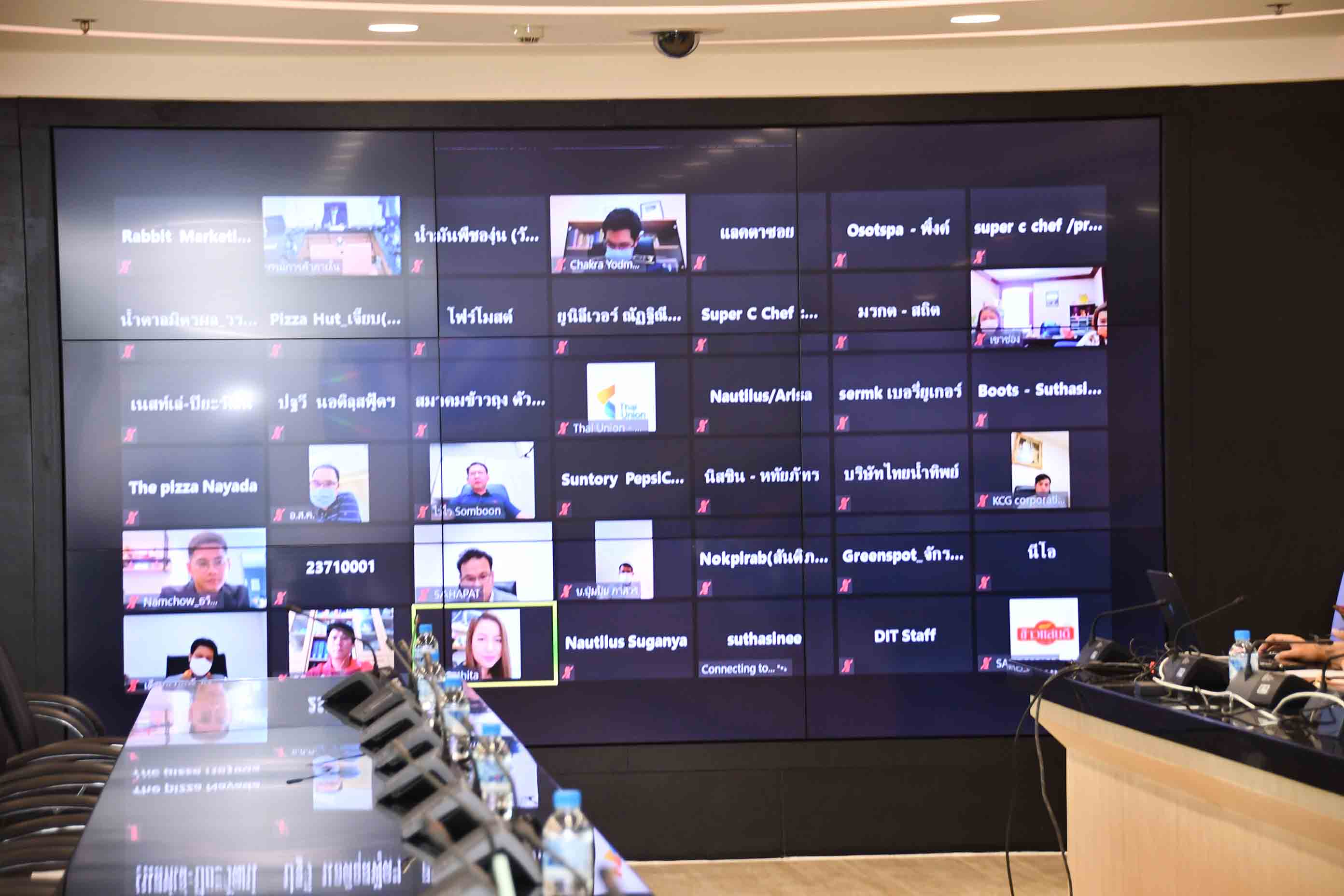 การประชุมหารือผู้ผลิตสินค้าอุปโภคบริโภค แนวทางการดำเนินโครงการพาณิชย์ลดราคา! ช่วยประชาชน