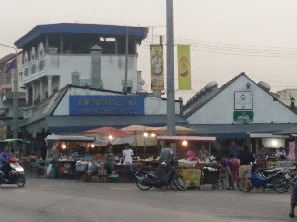44831_ด้านหน้าตลาด.jpg