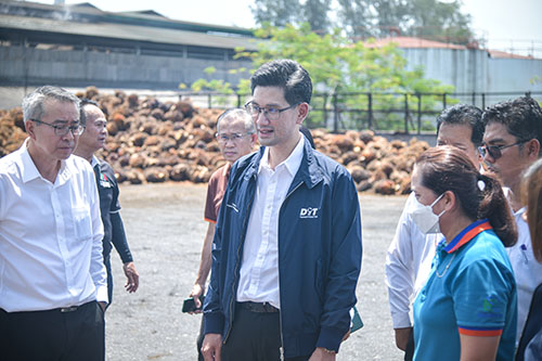 พาณิชย์ลงพื้นที่ติดตามการรับซื้อเเละตรวจเครื่องชั่งปาล์มน้ำมัน