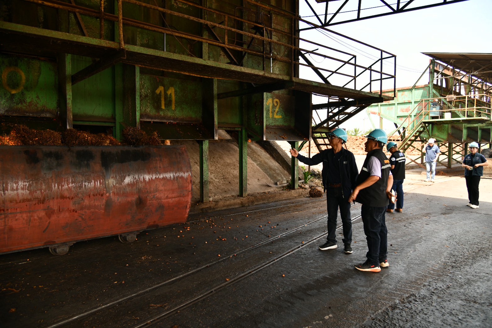 พาณิชย์เข้ม ตรวจสอบการรับซื้อโรงงานสกัดปาล์มน้ำมัน เพื่อสร้างความเป็นธรรมแก่เกษตรกร