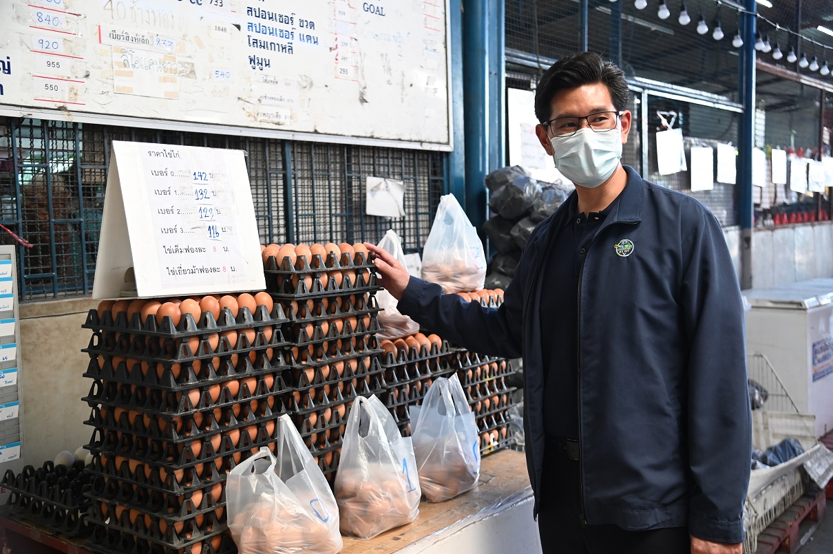 ร้อยตรีจักรา ยอดมณี รองอธิบดีกรมการค้าภายใน ตรวจติดตามสถานการณ์ราคาสินค้าอุปโภคบริโภค 