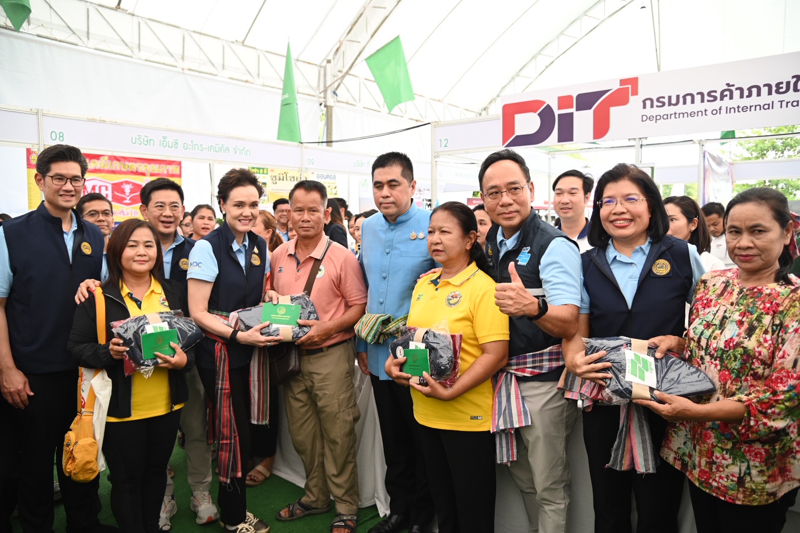 DIT ลุยศรีสะเกษ จัดงาน “ธงเขียว” ลดราคาปุ๋ย-เคมีเกษตร หนุนเกษตรกรชายแดน