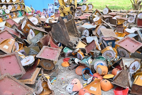 พาณิชย์ทำลายเครื่องชั่งตวงวัดผิดกฎหมายกว่า 13,000 เครื่อง มูลค่า 6.5 ล้านบาท ไม่ให้นำกลับมาใช้