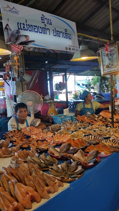 22437_แผงค้า ปลาแห้ง.jpg