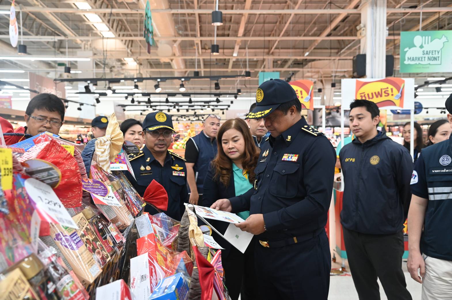 DIT ลุยตรวจปีใหม่ 2569 ดูแลกระเช้าของขวัญ การจำหน่ายสินค้าที่จุดพักรถ หัวจ่ายน้ำมันสร้างความเป็นธรรมให้ผู้บริโภค