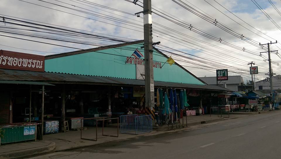 23499_ด้านหน้าตลาด.jpg