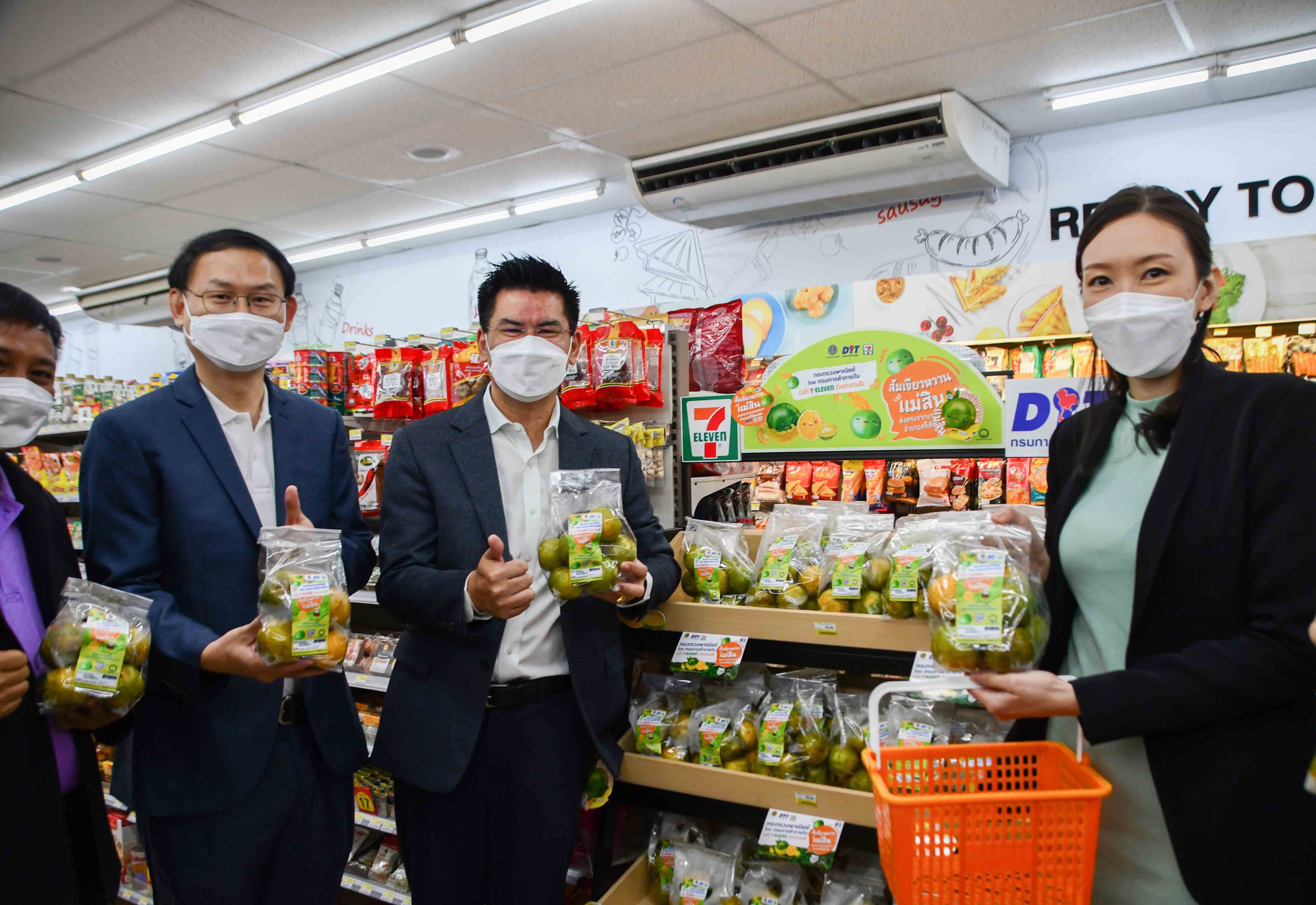 อธิบดีกรมการค้าภายใน ตรวจเยี่ยมและประชาสัมพันธ์มาตรการช่วยเหลือเกษตรกรผู้ปลูกส้มภาคเหนือ