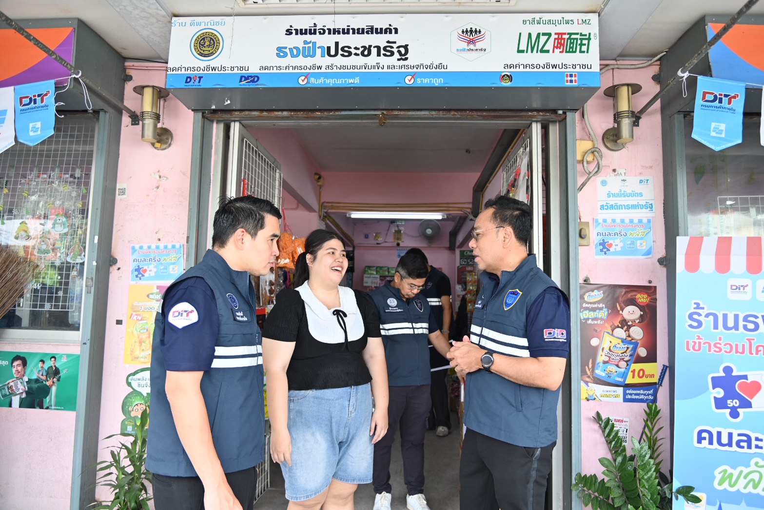 ข่าวเลขที่ 21/2569 DIT ลงพื้นที่ติดตามการจับจ่าย “คนละครึ่งพลัส”–ร้านค้าธงฟ้าพร้อมรับบัตรสวัสดิการแห่งรัฐวันแรก (1 พฤศจิกายน 2568)