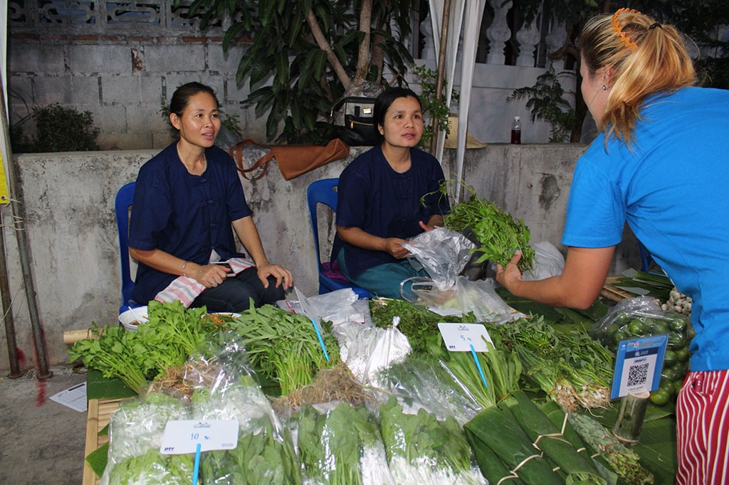 67599_แผงคาผัก.jpg