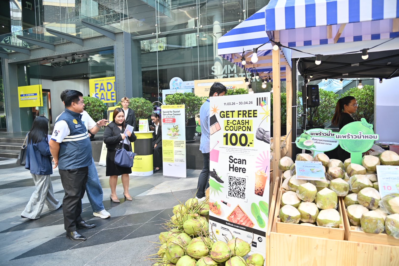 กรมการค้าภายในร่วมมือภาคเอกชน  สนับสนุนเปิดจุดจำหน่ายมะพร้าวน้ำหอมและมะม่วง ปี 2569