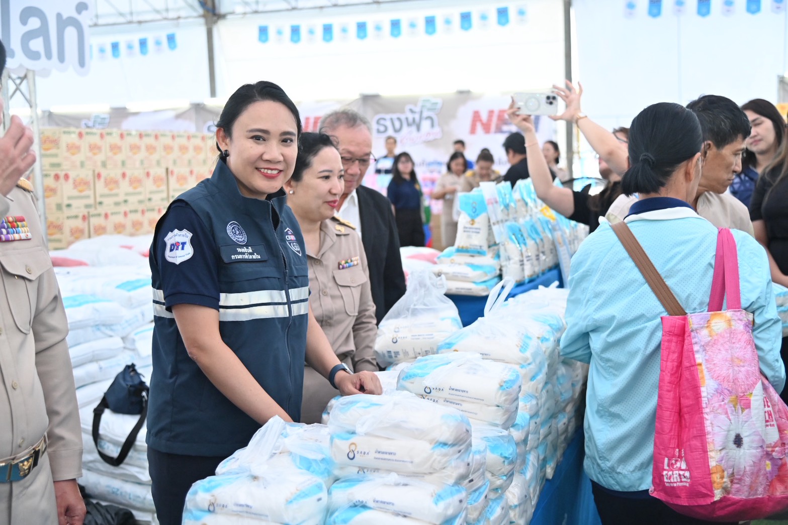 ข่าวเลขที่ 24/2569 “ธงเขียว–ธงฟ้า บุกอุบลฯ!” DIT ลุยลดต้นทุน–ค่าครองชีพ ช่วยพี่น้องชายแดนสู้เศรษฐกิจ  (4 พฤศจิกายน 2568)