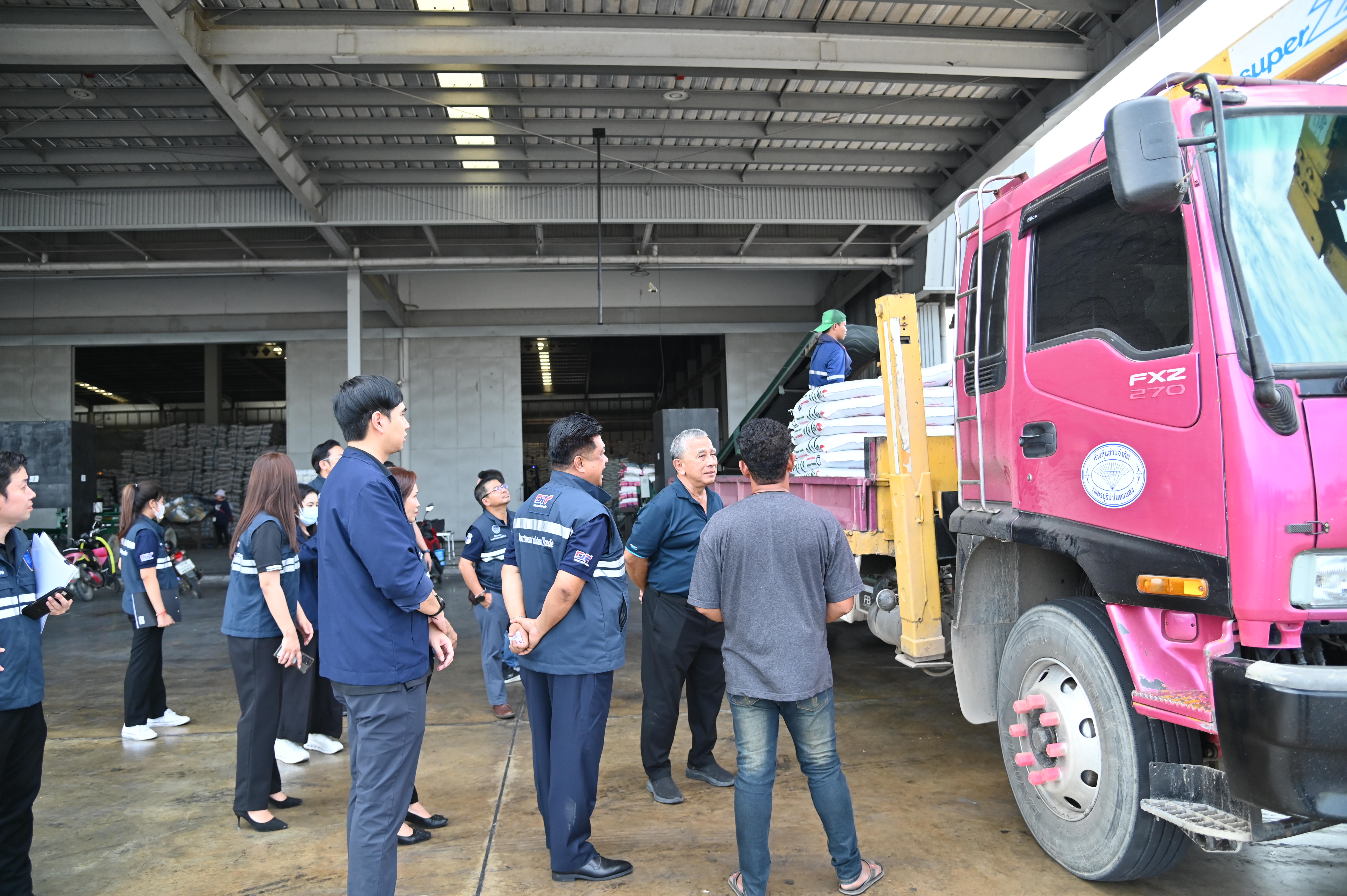 DIT ลงพื้นที่จังหวัดพระนครศรีอยุธยา ติดตามสถานการณ์ด้านปริมาณและราคาสินค้าปุ๋ยเคมี  