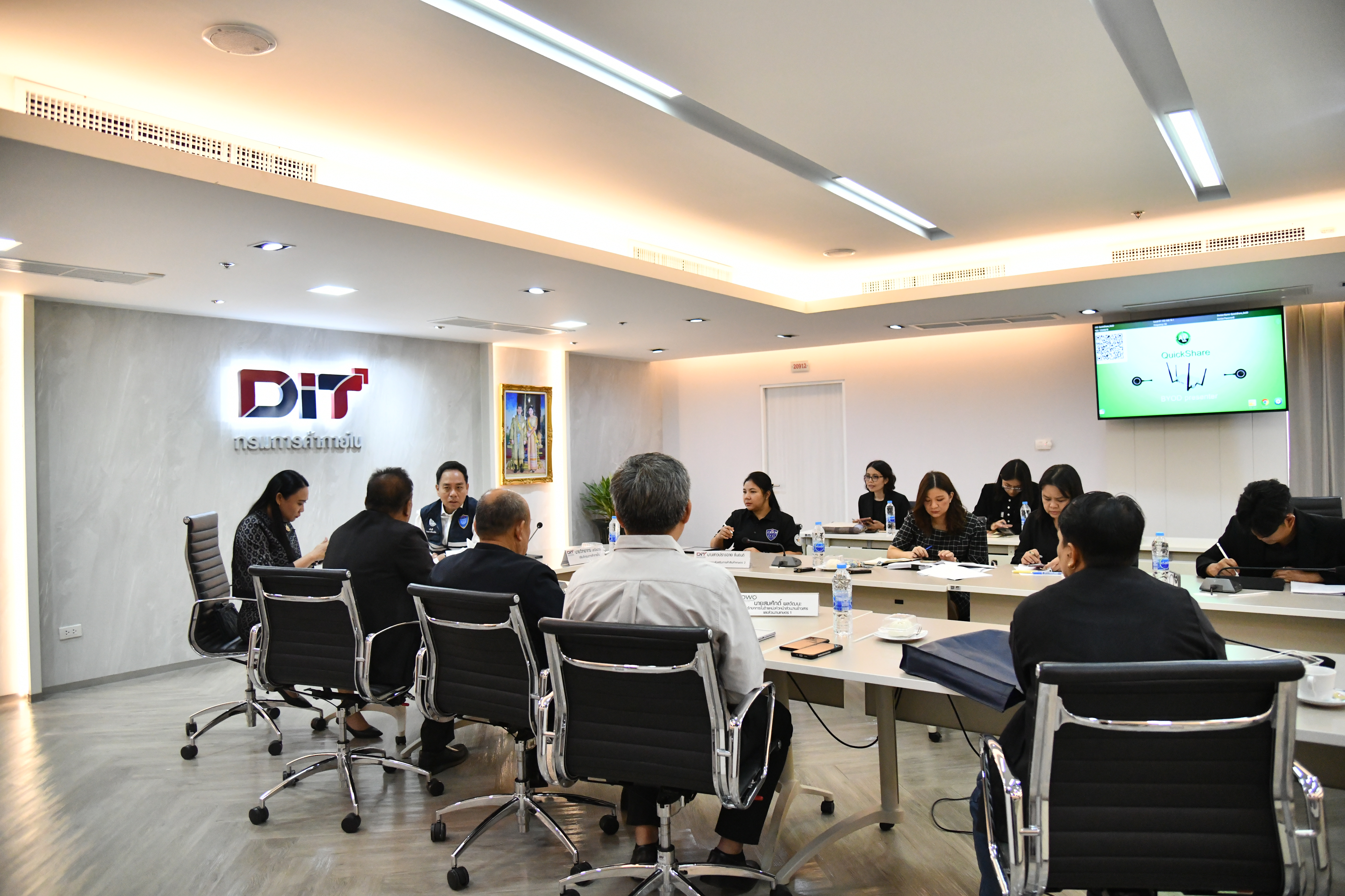 ข่าวเลขที่ 97/2569 พาณิชย์ เร่งช่วยชาวนารับมือผลกระทบวิกฤตตะวันออกกลาง เดินหน้าโครงการดูดซับข้าวนาปรัง 1 ล้านตัน- ตลาดนัดข้าวเปลือกราคานำตลาด ลดต้นทุนปุ๋ย–ประสานพน.จัดสรรน้ำมันดีเซลช่วยชาวนา (25 มีนาคม 2569)