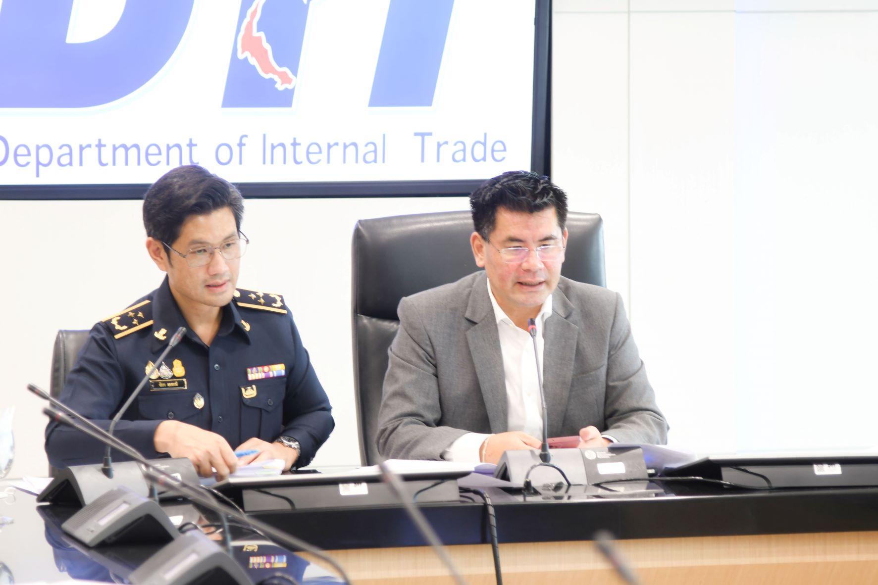 อธิบดีกรมการค้าภายใน แถลงข่าวราคาสินค้า  ผ่านระบบ Zoom Meeting