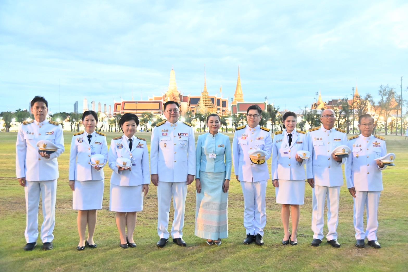 พิธีจุดเทียนถวายพระพรชัยมงคลและถวายเครื่องราชสักการะและวางพานพุ่ม สมเด็จพระนางเจ้าสิริกิติ์พระบรมราชินีนาถ พระบรมราชชนนีพันปีหลวง