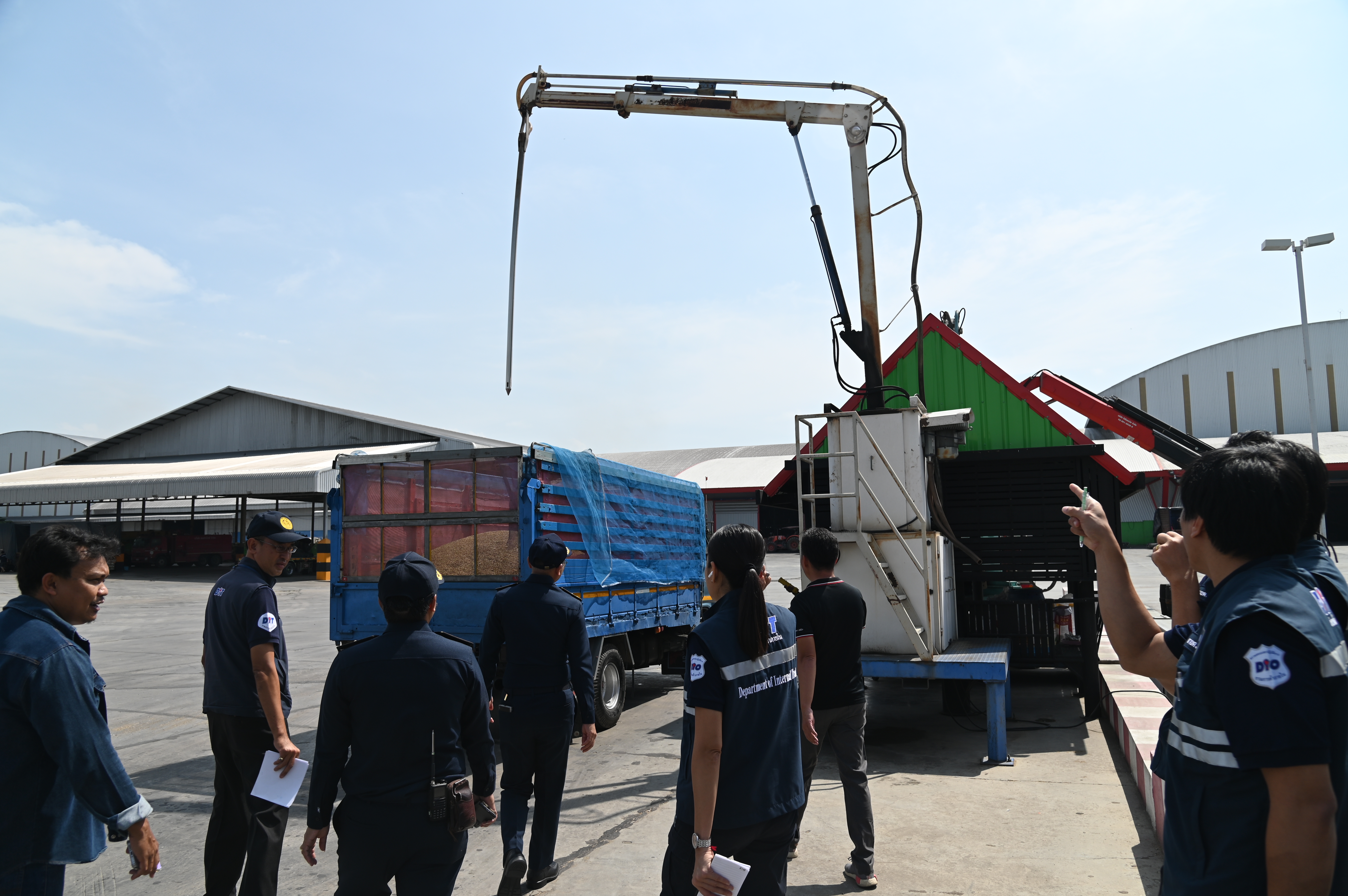 ข่าวเลขที่ 9/2569 DIT ยืนยันดูแลราคาข้าวเหนียวเชียงใหม่อย่างใกล้ชิด เดินหน้ามาตรการพยุงราคา-ลดต้นทุน-ตรวจสอบการรับซื้อ ช่วยเกษตรกรขายได้ในระดับที่เป็นธรรม (16 ตุลาคม 2568)