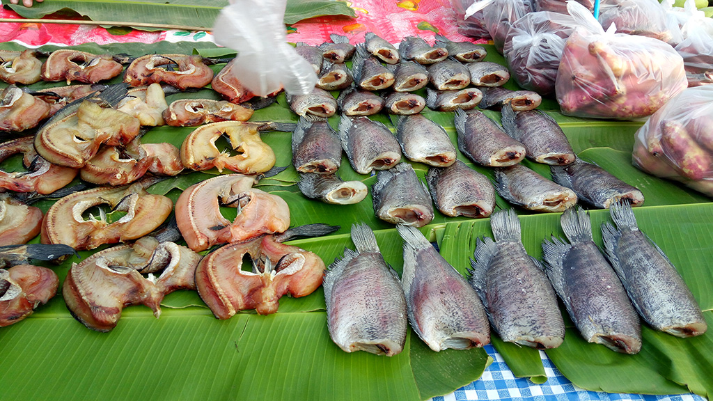 57382_แผงค้าปลา.jpg