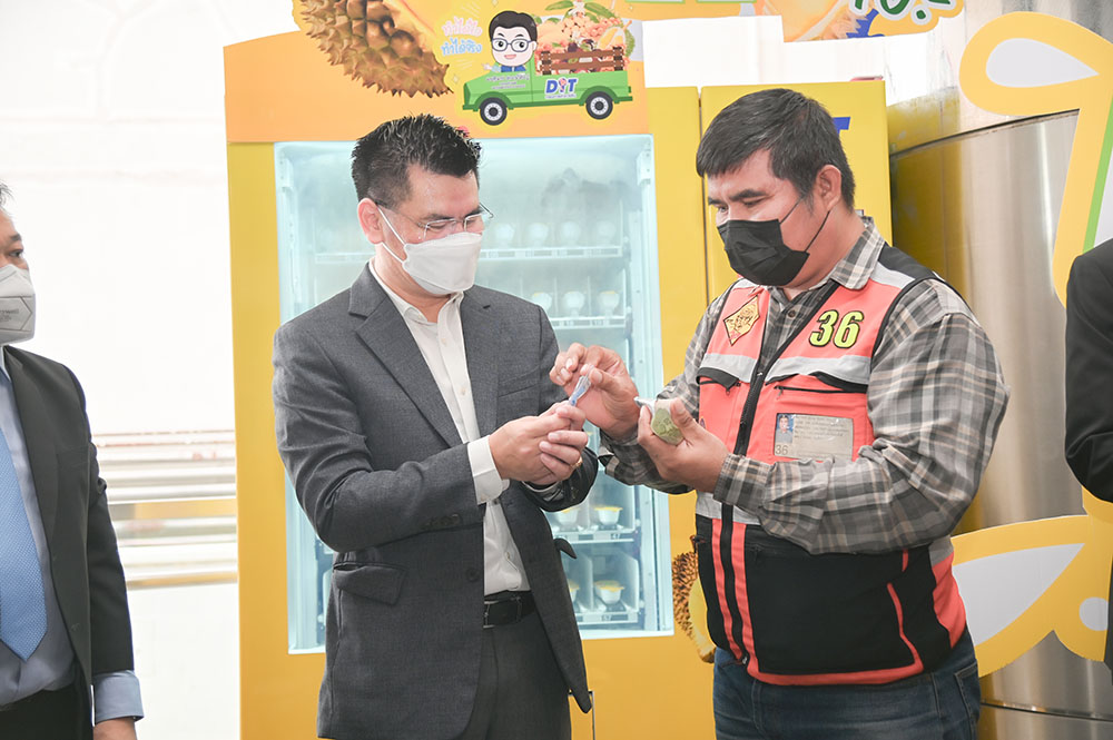 พาณิชย์ kick off การจำหน่ายสินค้าทุเรียนเเปรรูปหมอนทอง 100% เเช่เยือกเเข็ง