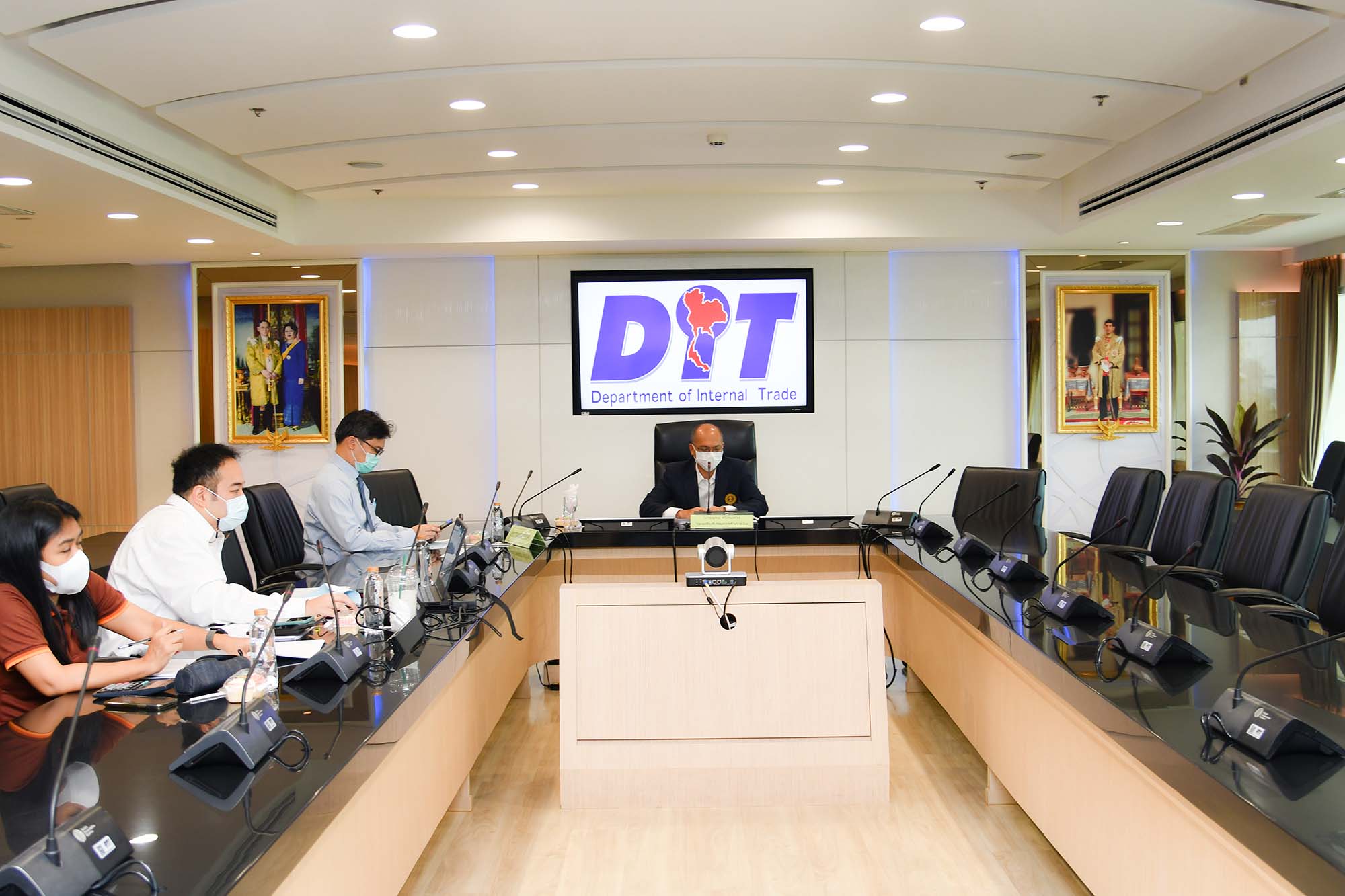 ประชุมการขับเคลื่อนกิจกรรมเสริมสภาพคล่องการรับซื้อผลไม้