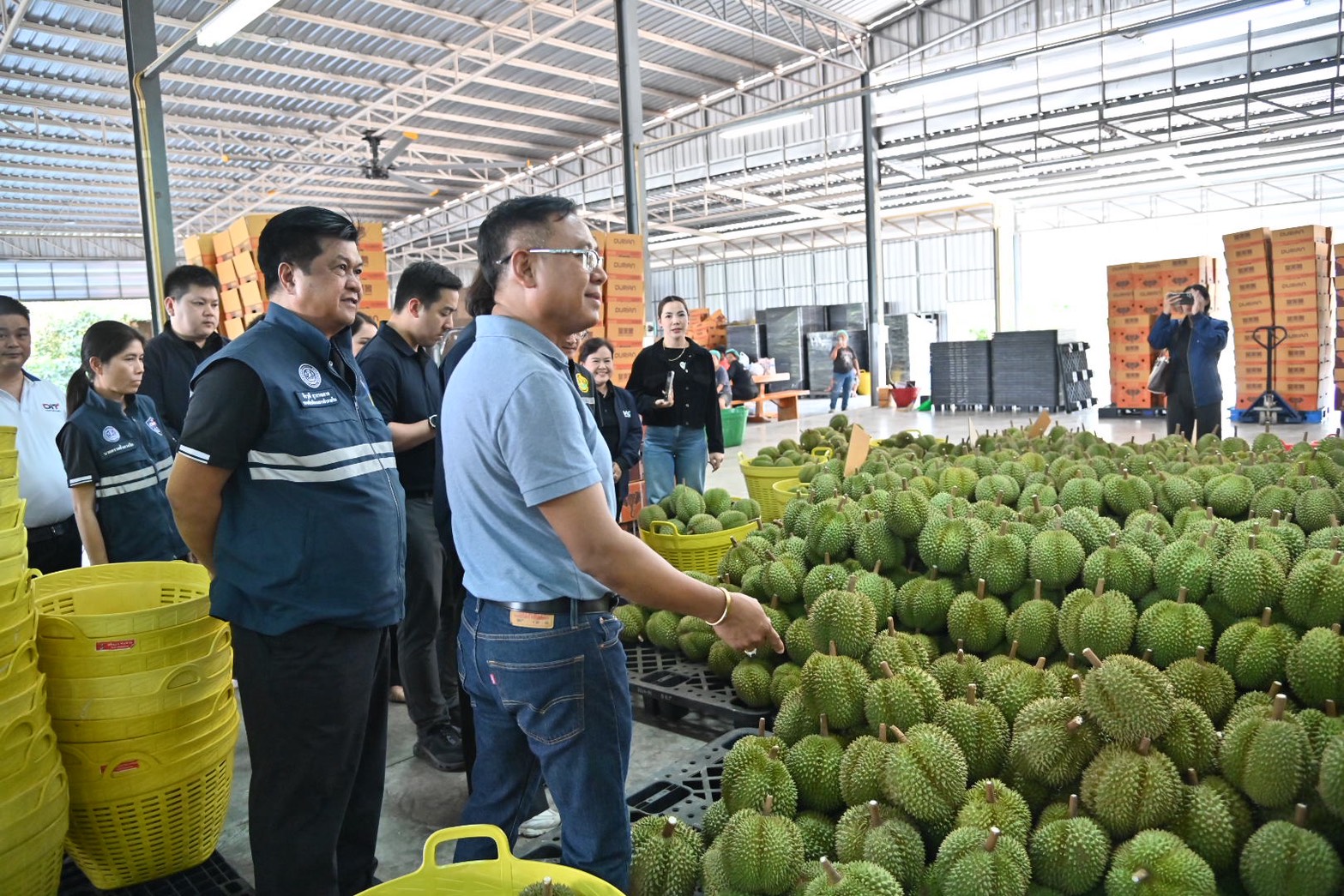 DIT ลงพื้นที่ตรวจสอบสถานการณ์ สินค้าทุเรียนในแหล่งผลิตสำคัญของประเทศ และตรวจสอบสถานีบริการน้ำมัน