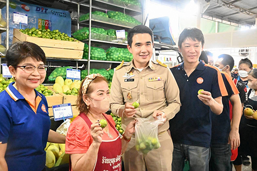 พาณิชย์นำ "มะนาว-มะม่วง" ขายผู้บริโภค @ตลาด Yes บางพลี และโมบายพาณิชย์