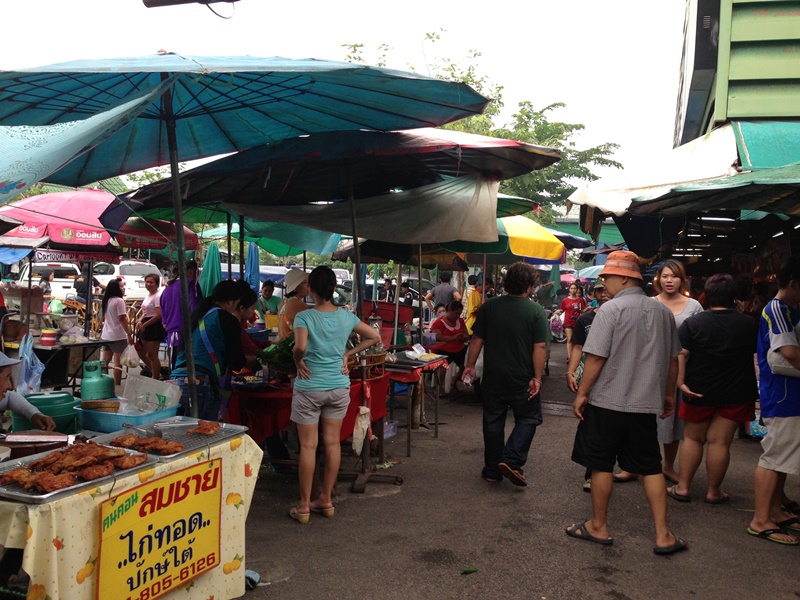 33906_ด้านหน้าตลาด.jpg
