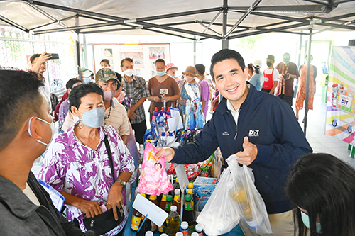 กรมการค้าภายในนำมะม่วงกระจายผ่านรถโมบายพาณิชย์