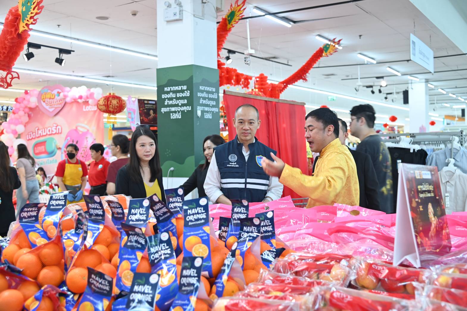 พาณิชย์ตรวจติดตามสถานการณ์ราคาสินค้า อุปโภคบริโภคในช่วงเทศกาลตรุษจีน