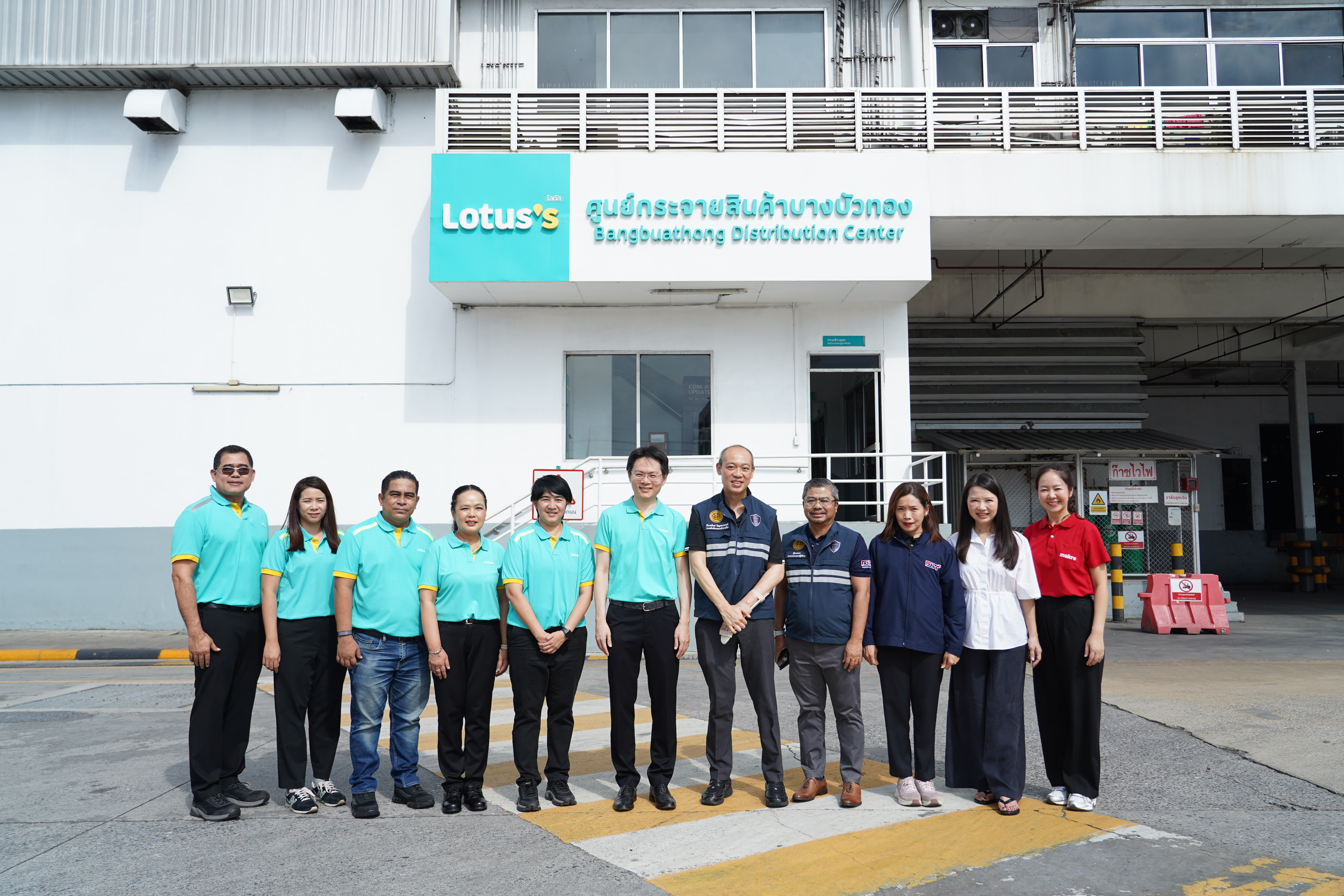 ข่าวเลขที่ 10/2570 “กรมการค้าภายใน” ตรวจสต๊อกห้างค้าปลีกค้าส่งรายใหญ่  พบสถานการณ์เริ่มกลับสู่ภาวะปกติ สินค้าเพียงพอ พร้อมกระจายทั่วถึง (12 ตุลาคม 2569)