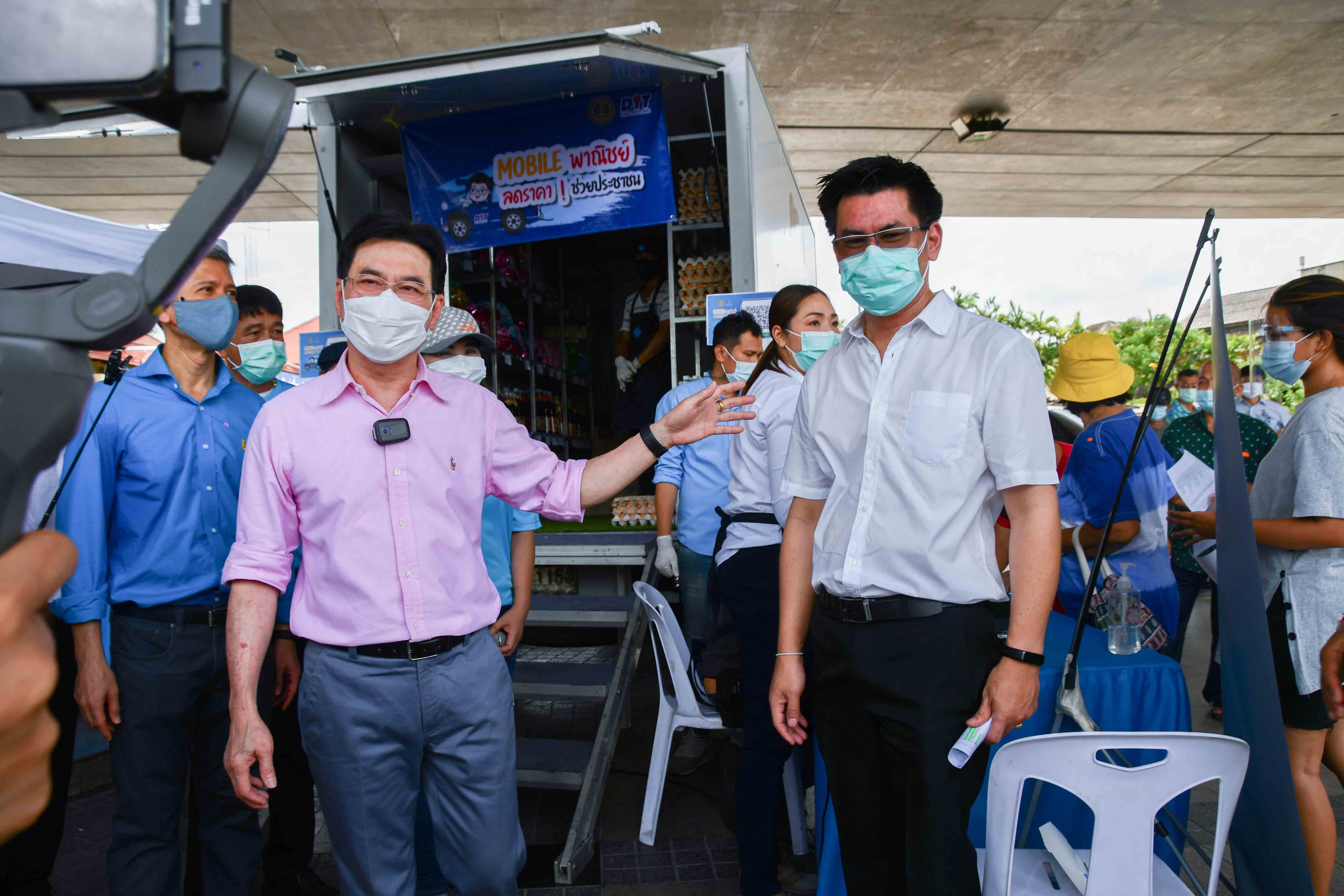 อธิบดีกรมการค้าภายใน ตรวจเยี่ยมชมโครงการ "Mobile พาณิชย์ลดราคา! ช่วยประชาชน”