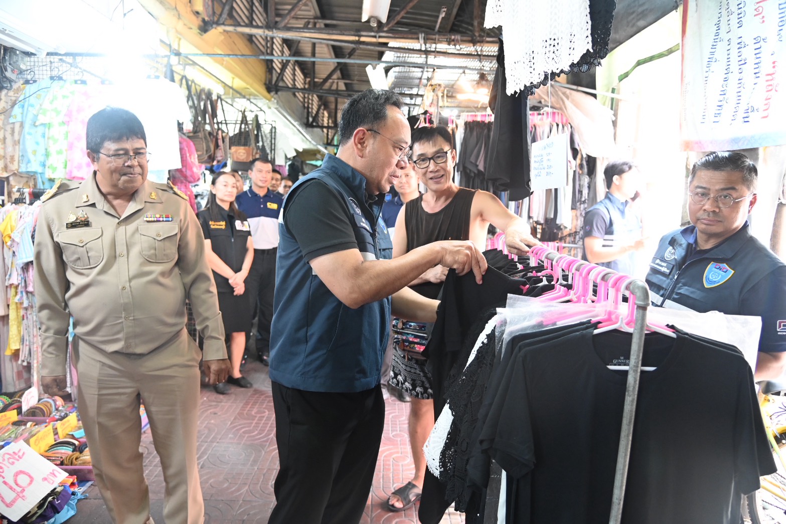 DIT ลงพื้นที่คุมเข้มราคาชุดดำ ป้องกันการฉวยโอกาสเอาเปรียบประชาชน
