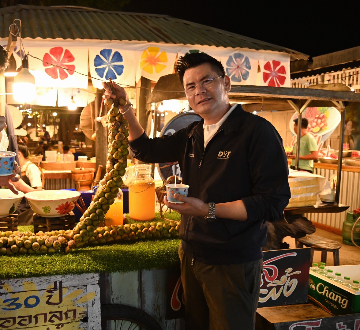 "พาณิชย์" ชวนเที่ยวรับลมหนาว @ตลาดต้องชม ถนนคนเดินเชียงคาน