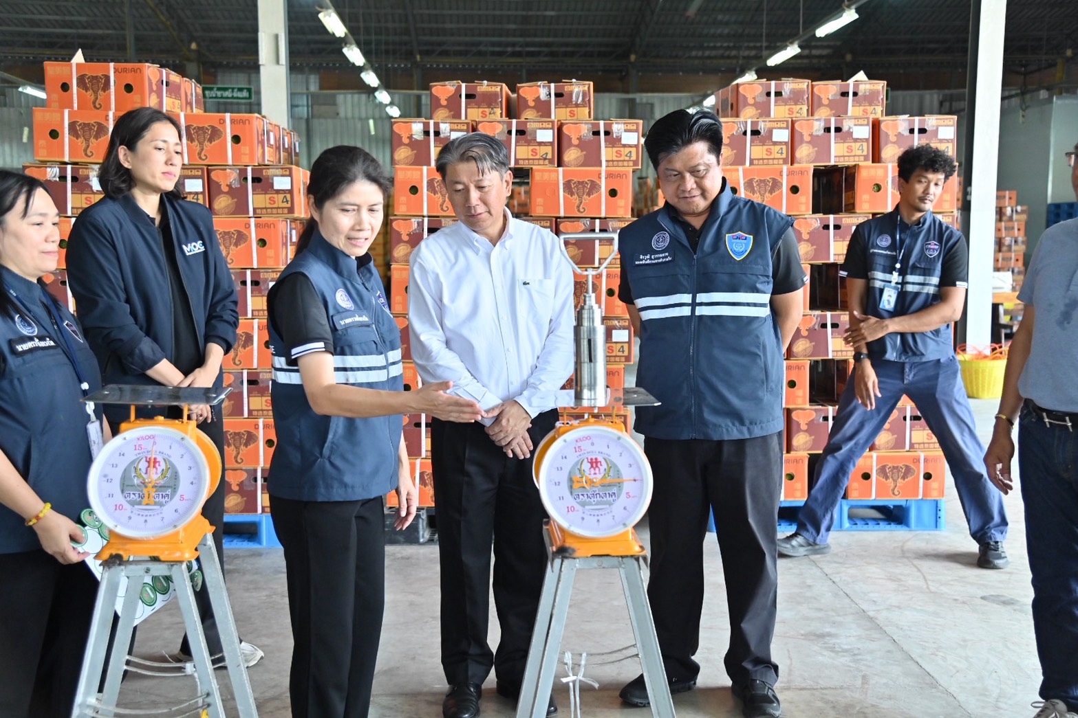 DIT ลงพื้นที่ตรวจสอบสถานการณ์ สินค้าทุเรียนในแหล่งผลิตสำคัญของประเทศ และตรวจสอบสถานีบริการน้ำมัน