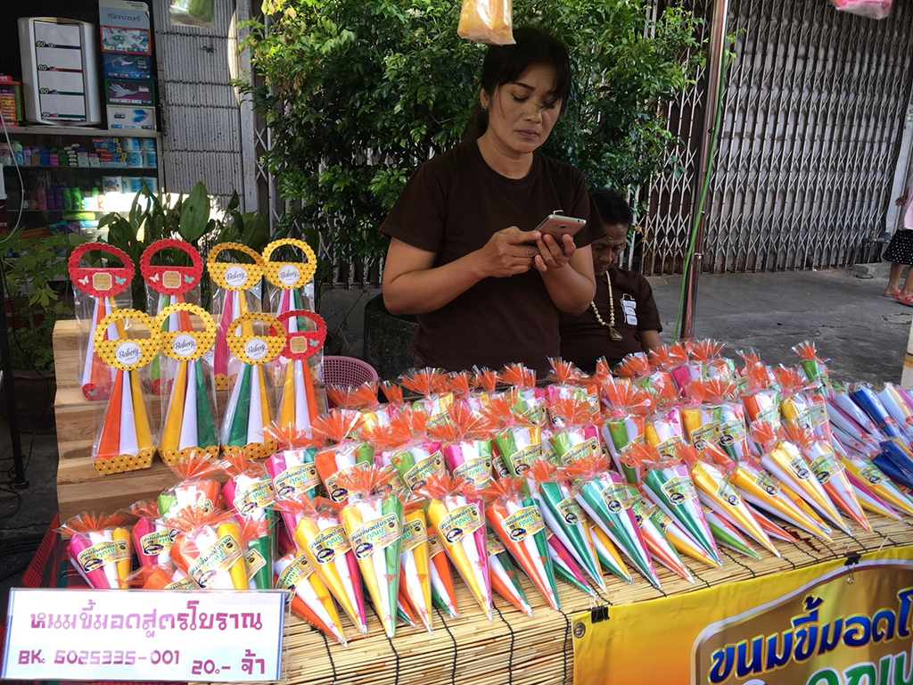 67788_แผงค้าขนมหวาน.jpg