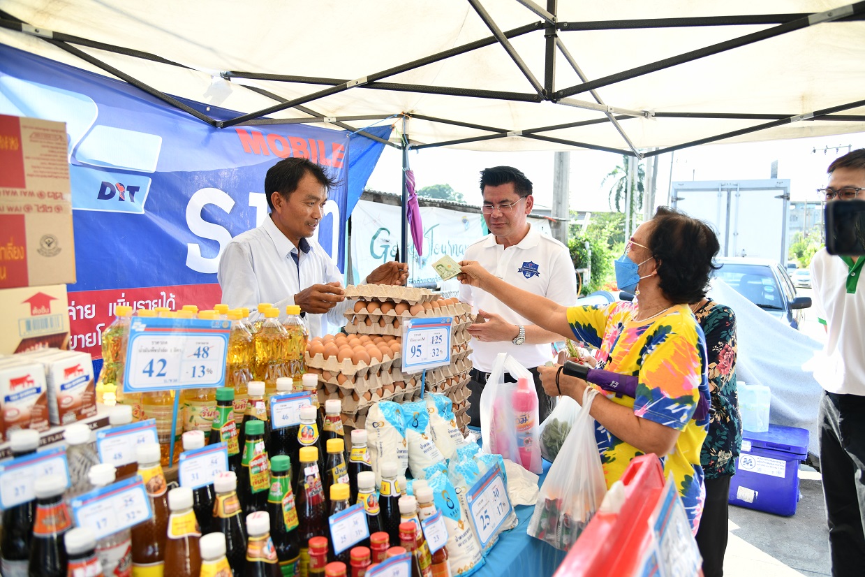 กรมการค้าภายใน เชื่อมโยงผักและไข่ไก่ราคาประหยัด ผ่านโมบายธงฟ้า