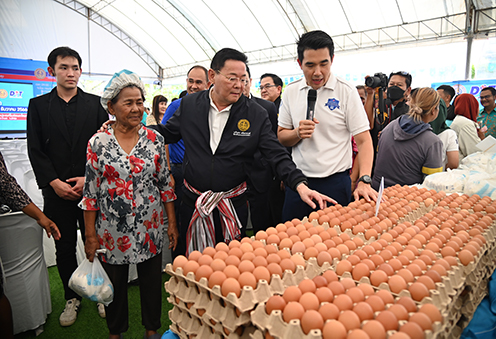 “พาณิชย์” จัดงานธงฟ้าราคาประหยัด ลดค่าครองชีพพี่น้องประชาชน จ.พัทลุง