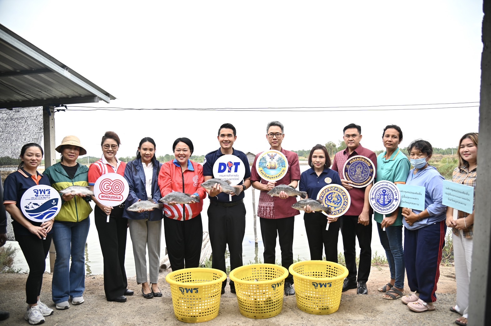 กรมการค้าภายในลงพื้นที่ จ.สมุทรสงคราม ชี้แจงโครงการช่วยเหลือผู้เลี้ยงปลากะพง 