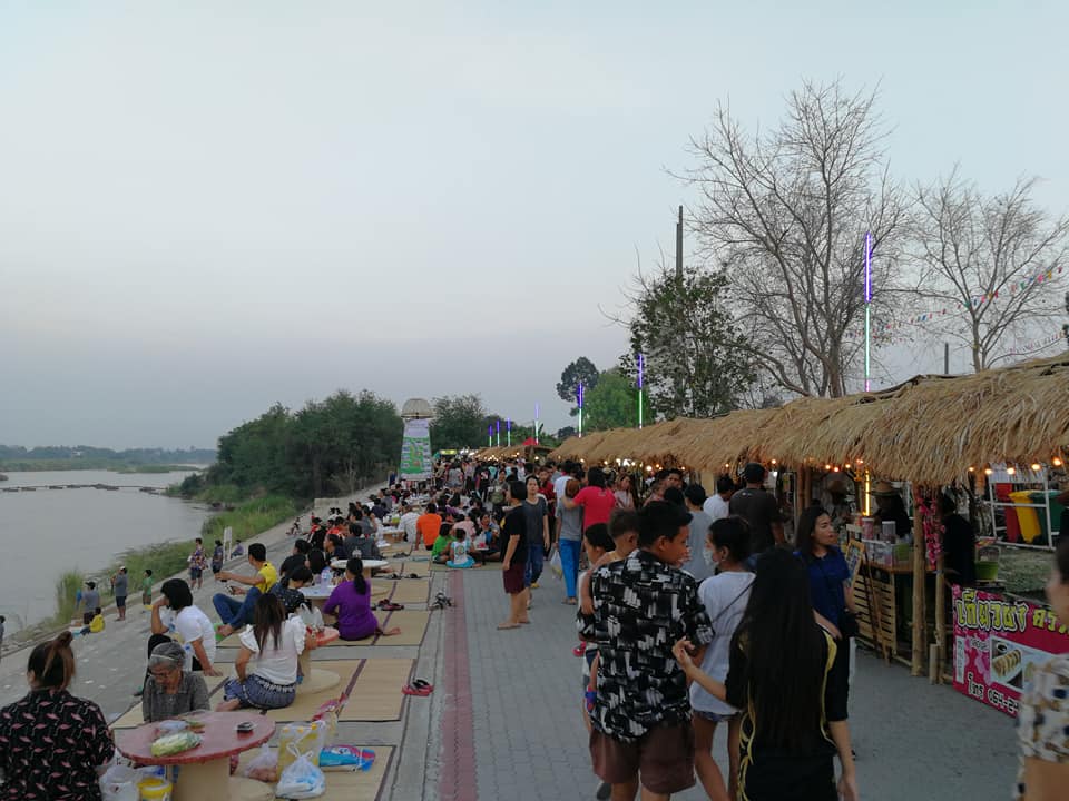 67572_ที่นั่งกินข้าว.jpg