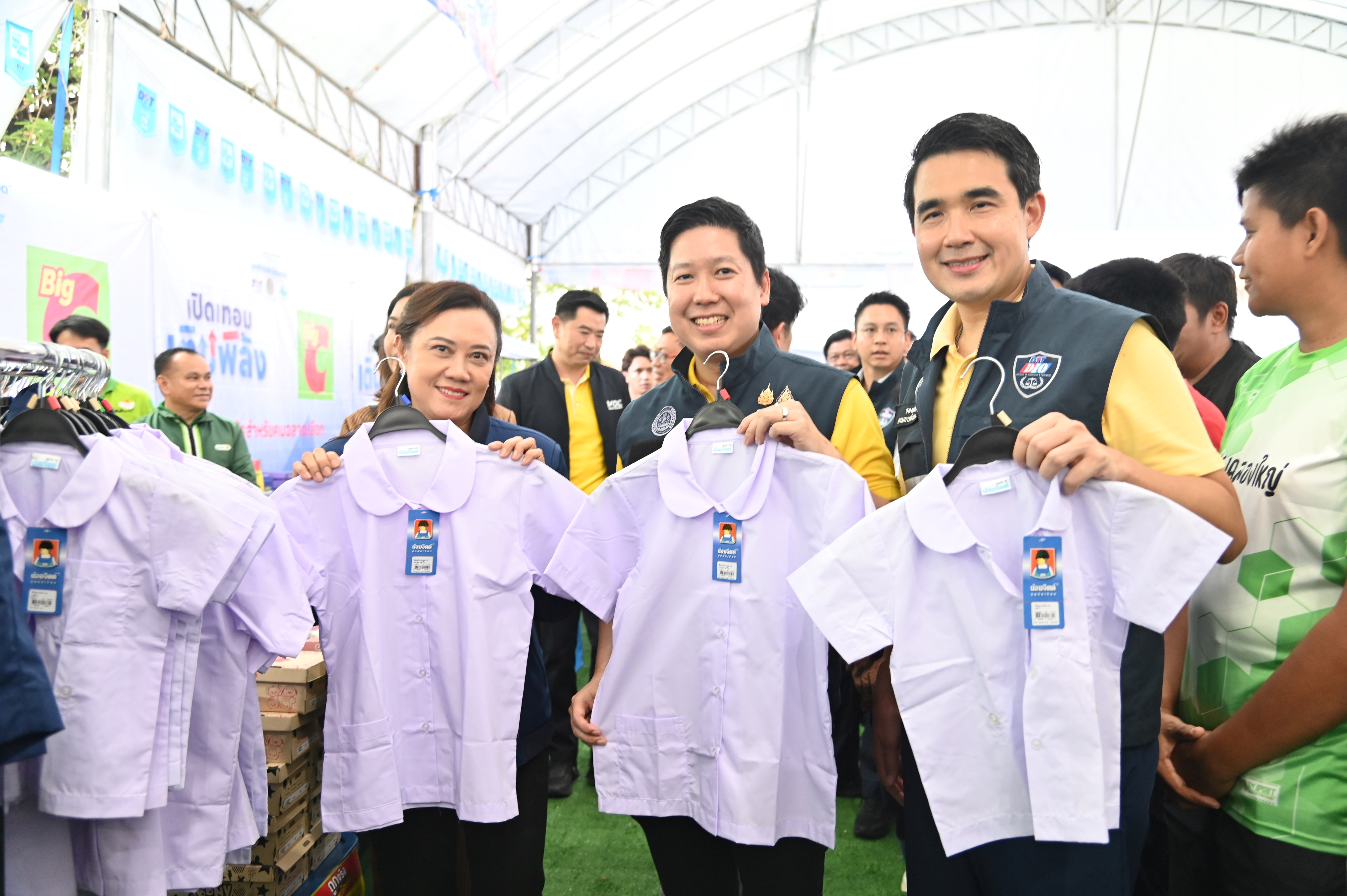 มหกรรมธงฟ้าขับเคลื่อนเศรษฐกิจภูมิภาค จ.ฉะเชิงเทรา ภายใต้โครงการ "เปิดเทอม เติมพลัง"