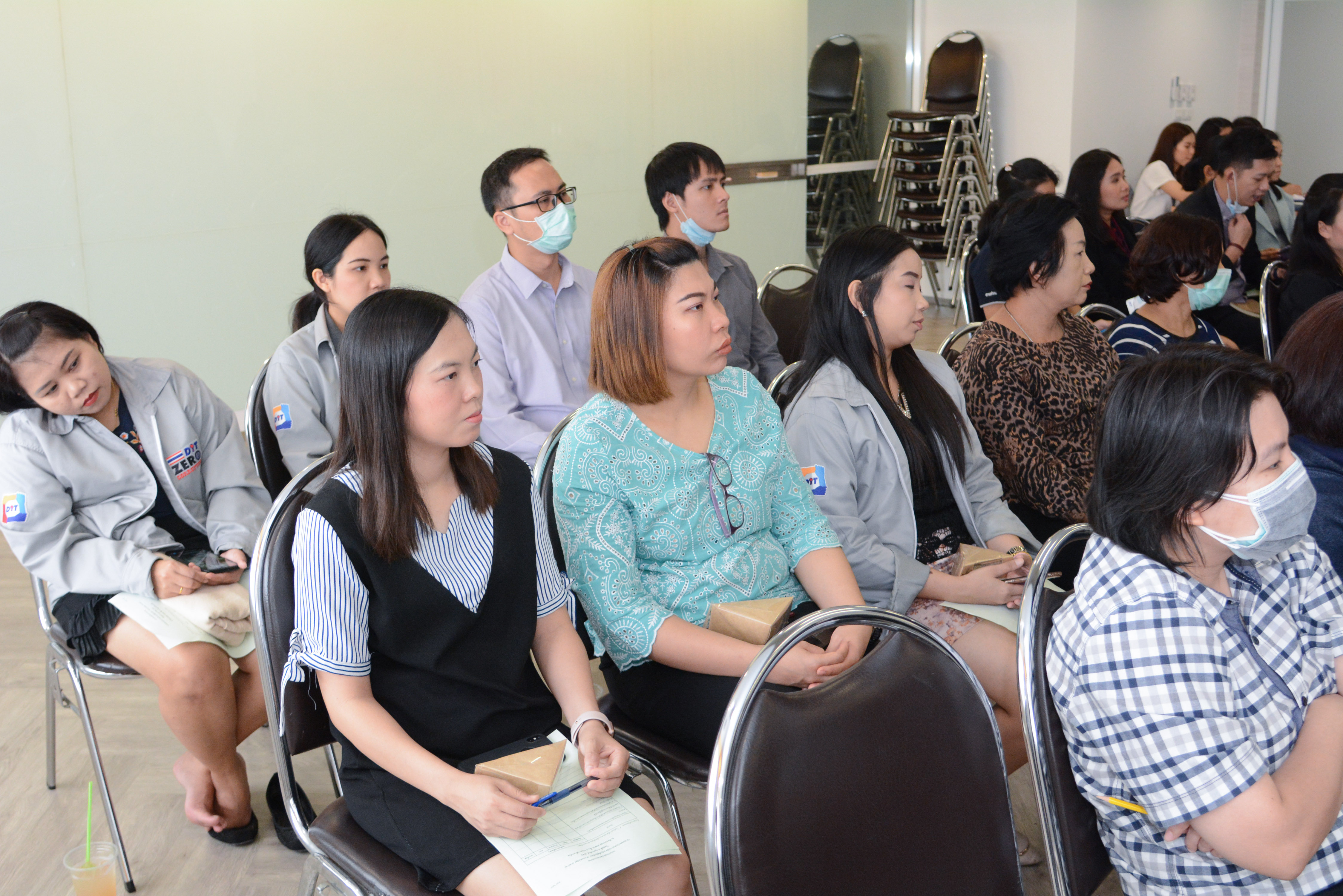เสวนาถ่ายทอดประสบการณ์ “เส้นทางการทำงาน...สู่ความสำเร็จ”