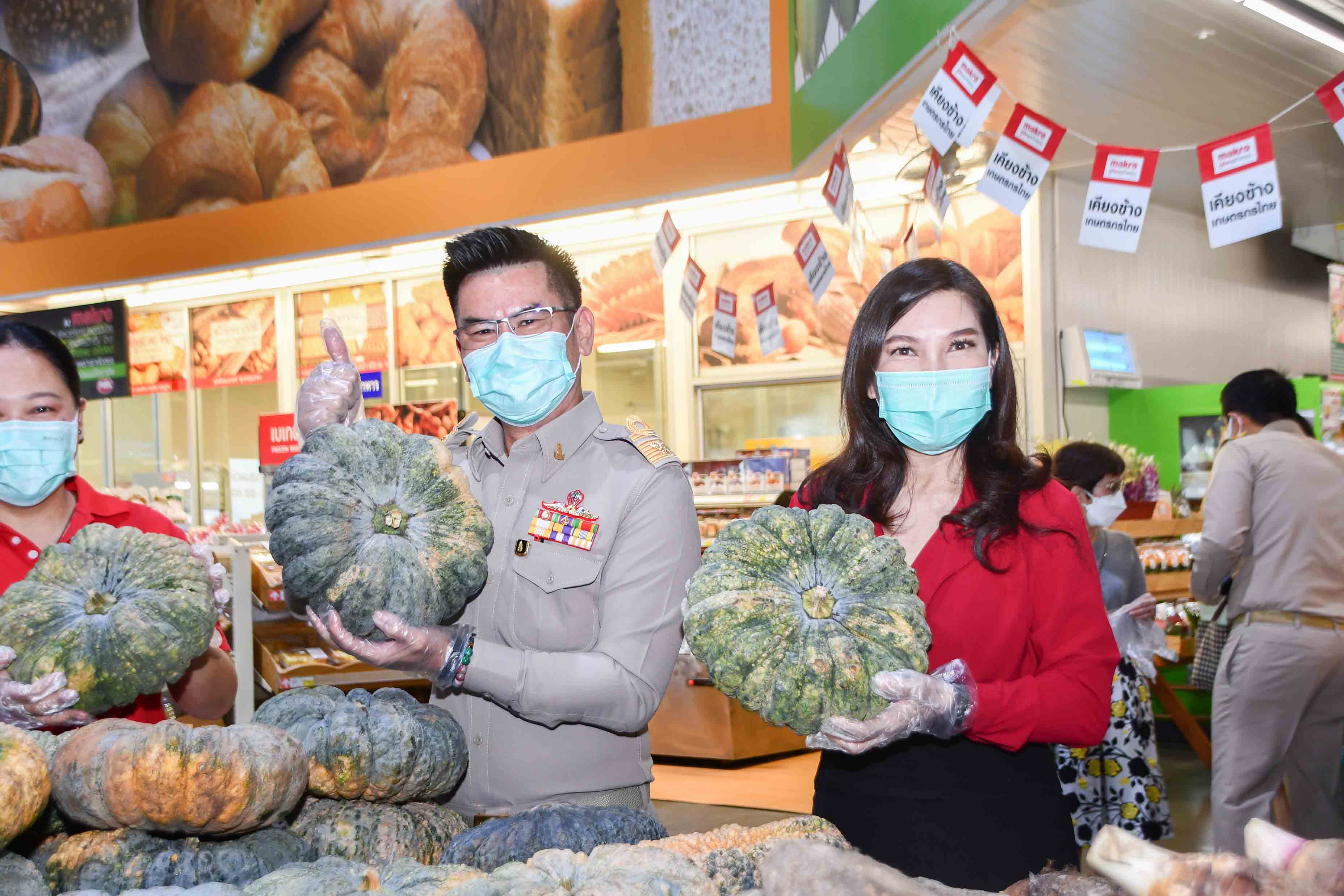 อธิบดีกรมการค้าภายใน เปิดกิจกรรมส่งเสริมการบริโภคกุ้งตามโครงการช่วยเหลือเกษตรกรผู้เลี้ยงกุ้ง ปี 2564