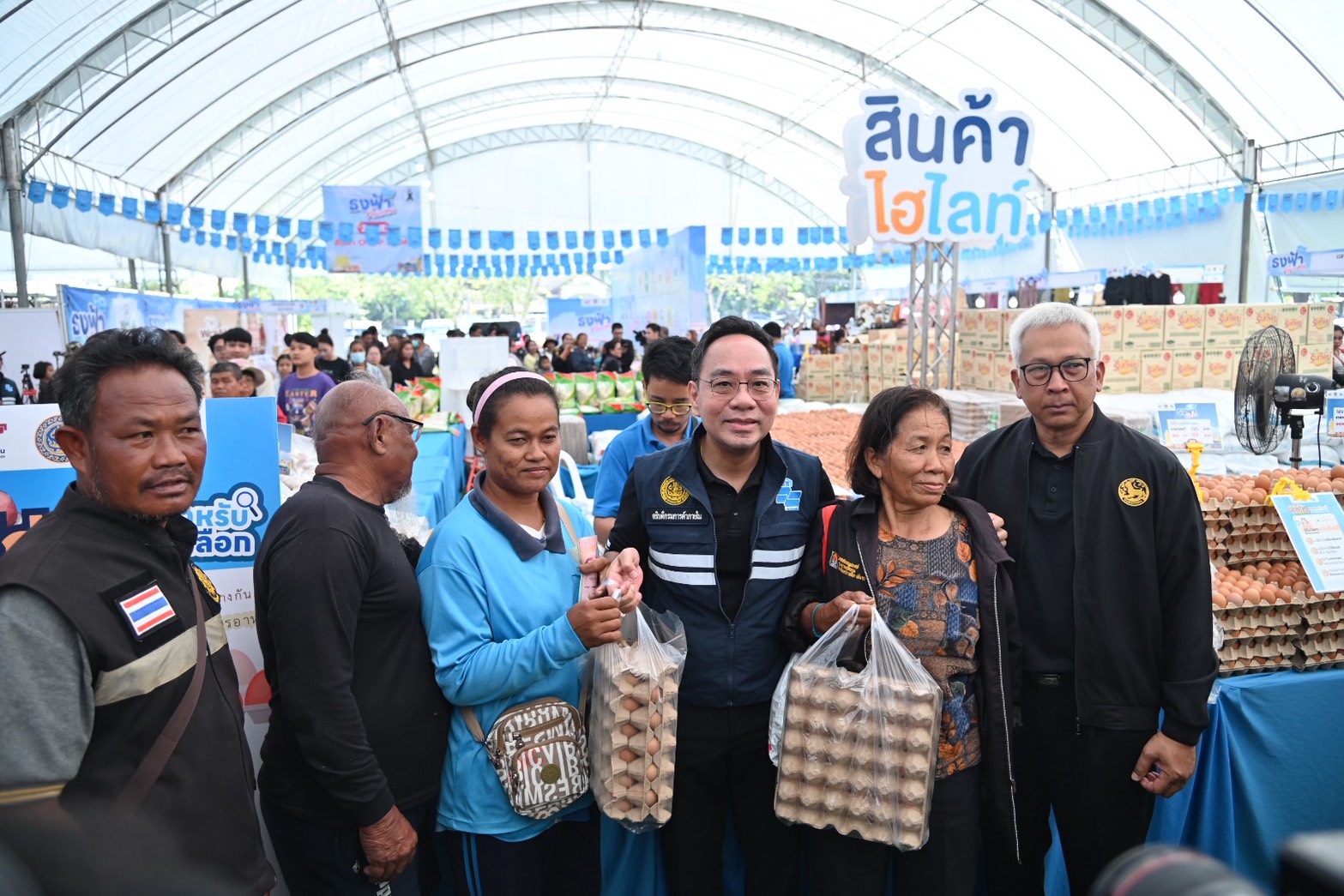 ข่าวเลขที่ 55/2569  “พาณิชย์” จัดงาน “ธงฟ้า ช่วยชายแดน” ณ จ.นครราชสีมา ลดค่าครองชีพประชาชน พร้อมจัดจำหน่าย Gift Set สินค้าเด่นของ 7 จังหวัด ชายแดน ช่วยผู้ประกอบการ (20 ธันวาคม 2568)