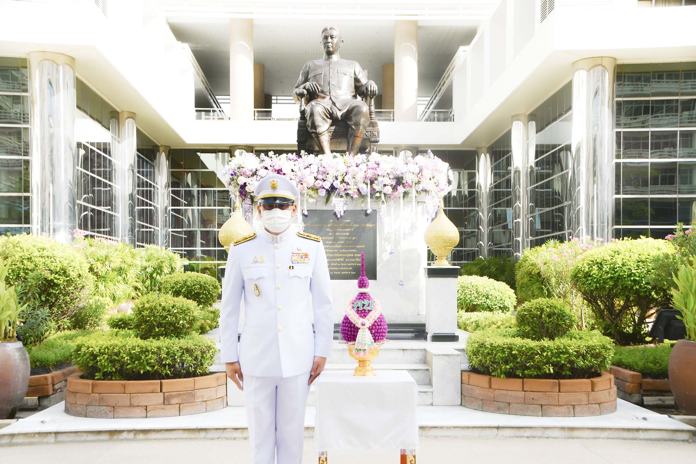 อธิบดีร่วมวางพานพุ่มเนื่องในวันวันกิติยากร