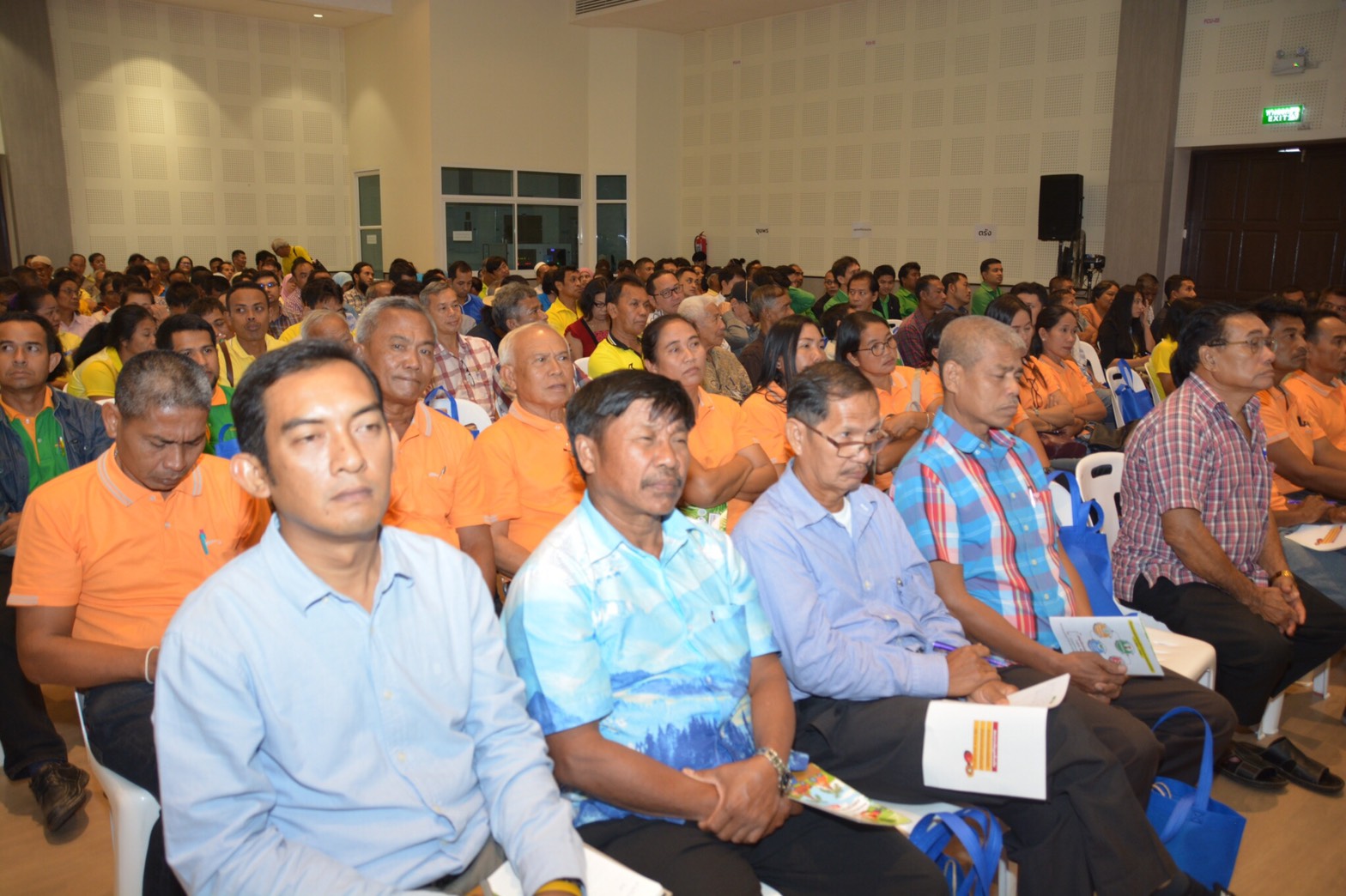 รัฐมนตรีว่าการกระทรวงพาณิชย์ประชุมชี้แจงนโยบายประกันรายได้เกษตรกรชาวสวนปาล์มน้ำมัน
