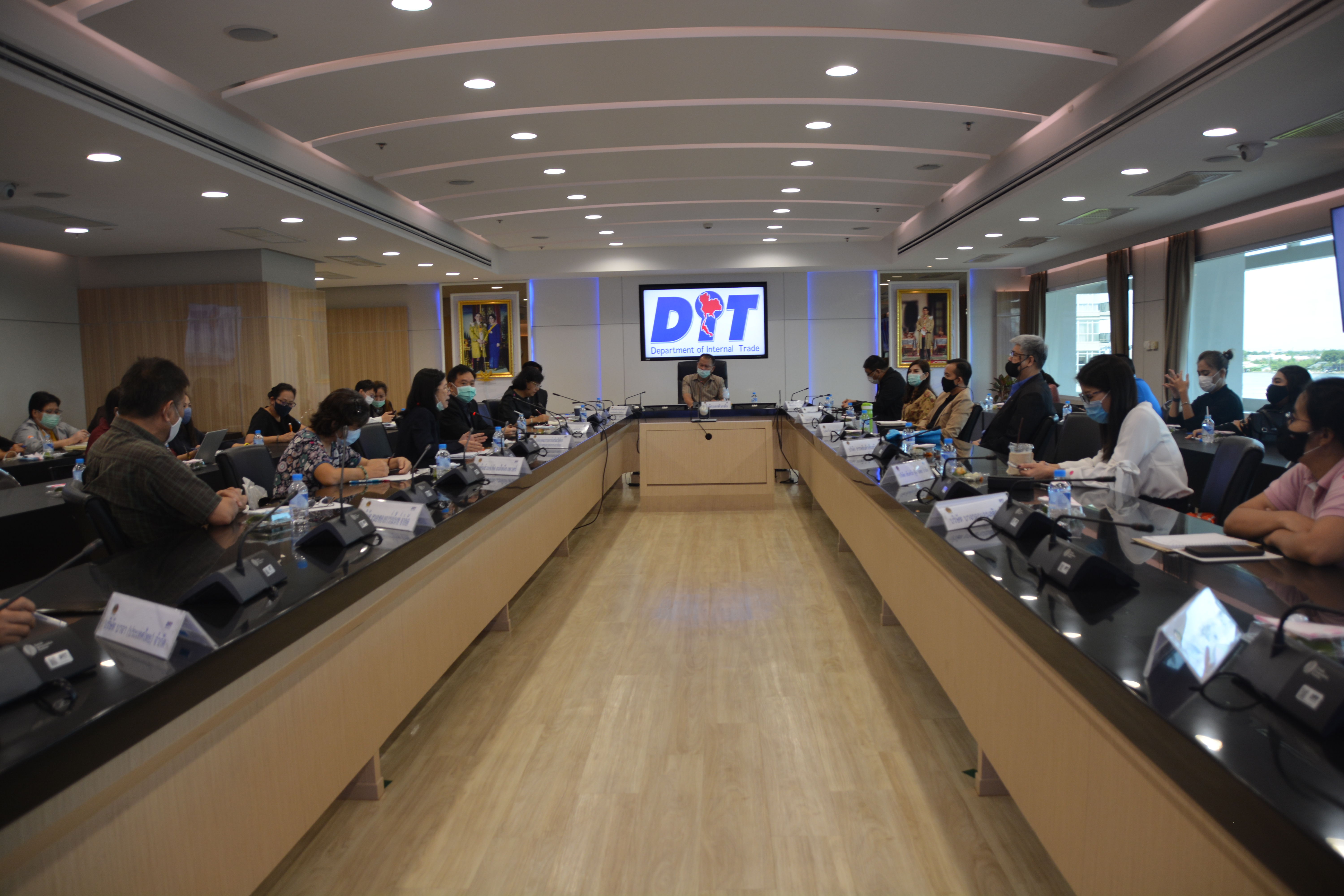 ประชุมหารือแนวทางการจัดงานลดราคาจำหน่ายสินค้าในช่วงเปิดภาคเรียน