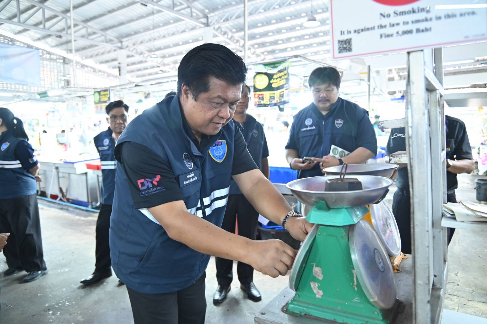 DIT ลงพื้นที่ตรวจติดตามปริมาณและราคาสินค้าอุปโภคบริโภคและวัสดุก่อสร้าง